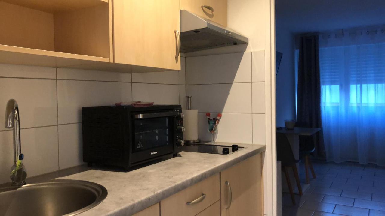 Studios Near Lycee Jean Mermoz Сен-Луи Экстерьер фото