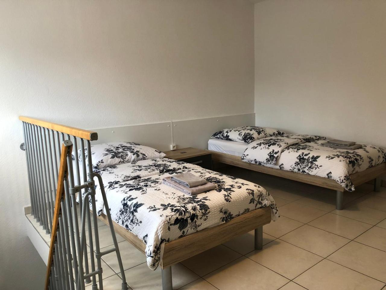 Studios Near Lycee Jean Mermoz Сен-Луи Экстерьер фото