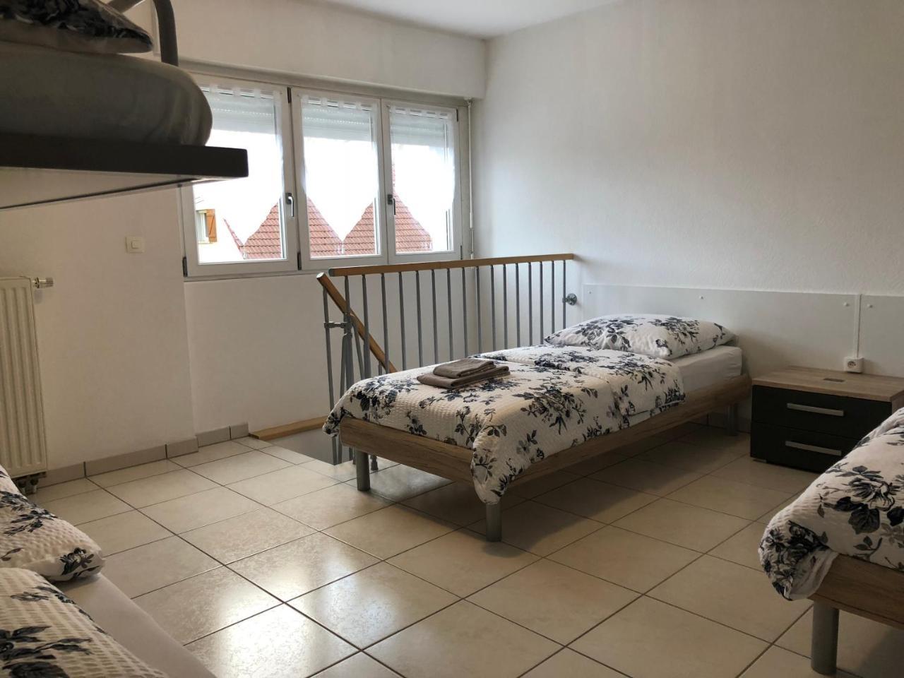 Studios Near Lycee Jean Mermoz Сен-Луи Экстерьер фото