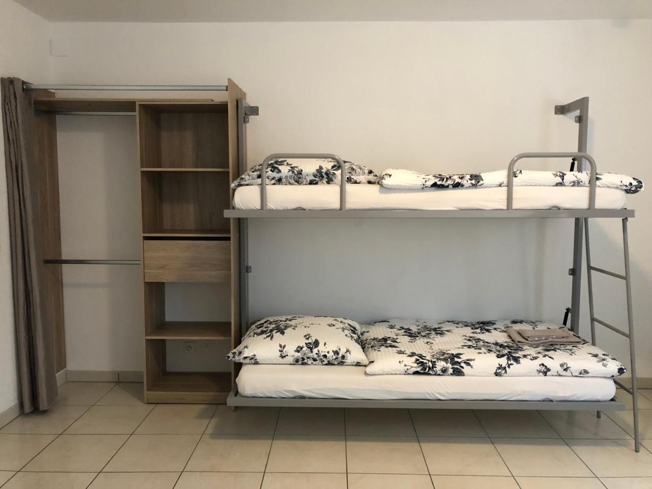 Studios Near Lycee Jean Mermoz Сен-Луи Экстерьер фото